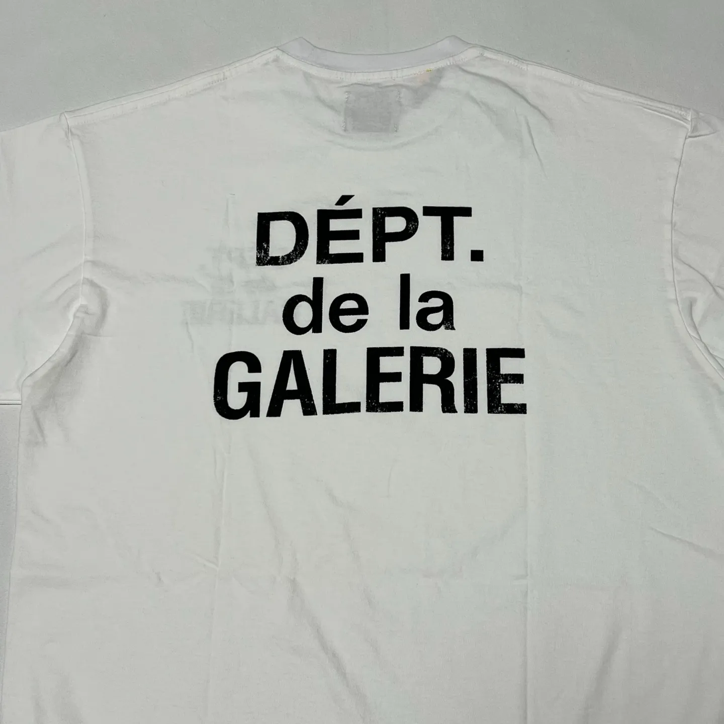 GALLERY DEPT. CLASSIC FRENCH TEE Classic French TEE White S-XL This time the return of the classic French Tee follows the newly replenished version of the official website. The printing is mottled and distressed. The main label/wash water label/code number label are also updated. The old style is newly made and the quality is increased.